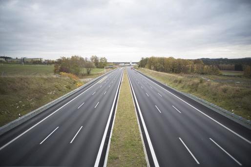 Germania este împinsă spre a introduce limite de viteză pe „autobahn”, dar ministrul Transporturilor se opune