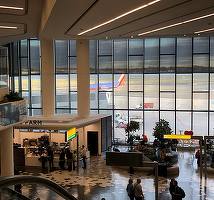 Întârzieri în lanț pe un aeroport din New York din cauza blocajului din administrația federală americană