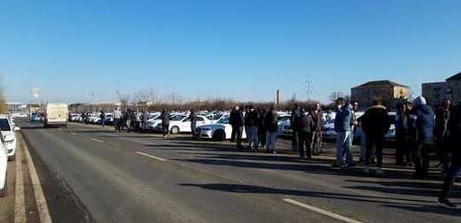 FOTO Protest al taximetriștilor, la Timișoara, față de susținerea de către administrația publică a unor activități de transport neautorizate UPDATE Reacția Uber