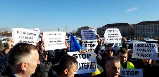 FOTO Protest al taximetriștilor, la Timișoara, față de susținerea de către administrația publică a unor activități de transport neautorizate UPDATE Reacția Uber