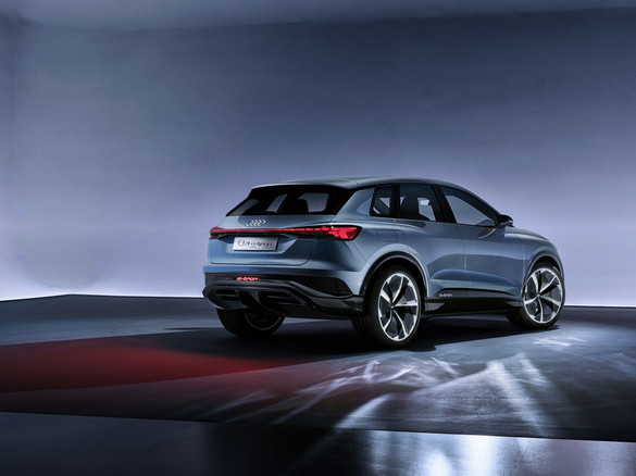 FOTO Audi Q4 e-tron, va fi, în 2020, cel mai accesibil vehicul electric al mărcii