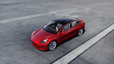 Tesla Model 3 a depășit în vânzări, în Europa, limuzinele de clasă medie, C Class, A4 și Serie 3, în prima lună de lansare