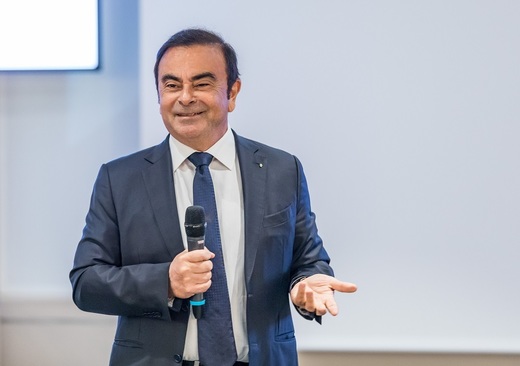 Renault l-a dat pe Carlos Ghosn pe mâna procurorilor, pentru unele plăți făcute către un dealer din Oman