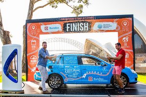FOTO Cea mai lungă călătorie din lume cu un automobil electric. Până în Australia curentul a costat doar 300 de dolari 