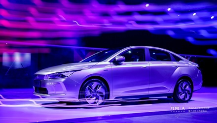 FOTO Geely, care deține Volvo, Polestar și 10% din Mercedes-Benz, a lansat Geometry, o nouă marcă premium de mașini electrice
