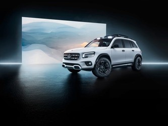 FOTO Mercedes pregătește un SUV compact, numit GLB - un G Class în miniatură, cu 7 locuri