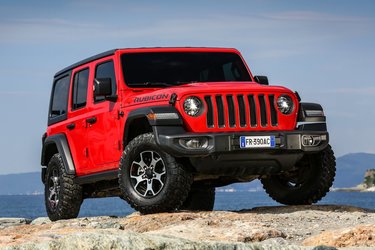"Atitudine de Lorzi și Șerifi." Angajații în vârstă de la Jeep se tem de fuziunea cu Renault și își amintesc că „i-a dus în șanț” în anii 80