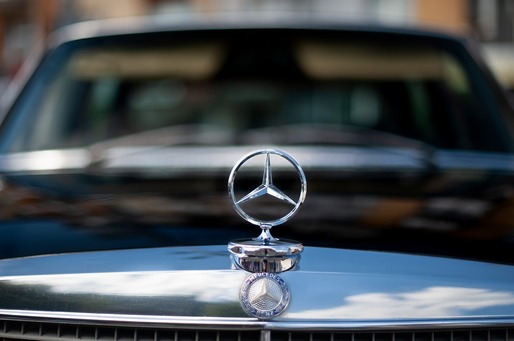 Autoturisme Mercedes, chemate la control