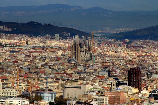 Primăria din Barcelona menționează posibilitatea introducerii unei taxe pe traficul auto