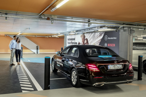 Mercedes și Bosch au primit aprobare pentru parcarea mașinilor fără șofer