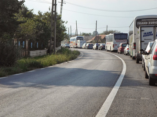 Unul dintre cele mai stresante locuri de pe șoselele din România va scăpa temporar de cozile uriașe