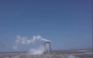 VIDEO SpaceX a testat cu succes prototipul Starhopper, Elon Musk se pregătește pentru zborul pe Marte