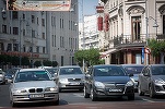 VIDEO De pe o bancă, Firea anunță cum modifică vinieta auto și ce șoferi vor scăpa de taxă