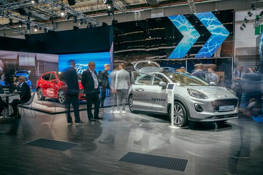 Soluții căutate pentru a evita dispariția Salonului Auto din Frankfurt, unul din cele două cele mai mari evenimente ale industriei auto din Europa: posibilă mutare  la Berlin pentru a fi salvat. Numărul de vizitatori a căzut dramatic 