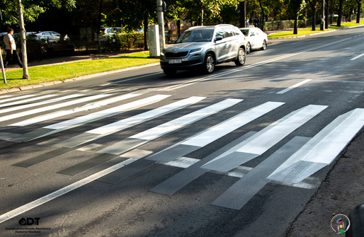 FOTO Trei treceri de pietoni 3D au fost amenajate în București