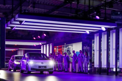 Jurgen Stackmann, șeful vânzărilor VW: „Cum pot noul Golf și ID.3 să aibă succes unul lângă altul?”. Un nume controversat, dat unui automobil cu o țintă dificilă