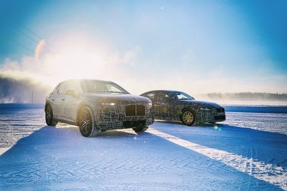BMW iX3 și BMW i4 camuflate