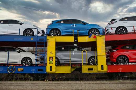 Exercițiu de imagine: Ford a expediat primele vagoane cu modelul "românesc" Puma către Europa, chiar de 1 Decembrie