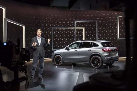 FOTO Mercedes-Benz a dezvăluit noua generație GLA, într-un eveniment exclusiv digital