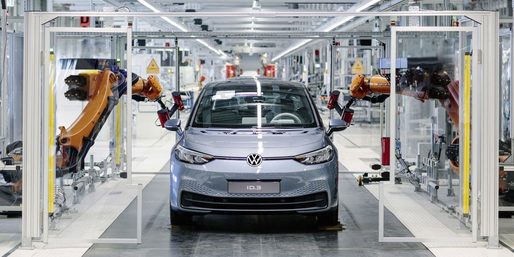 Zeci de mii de automobile VW ID.3 vor fi fabricate fără soft, care va fi instalat ulterior. Continental România produce în mai multe locații din România o parte a acestui software