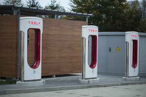 Tesla obține împrumuturi de peste 11 miliarde de yuani de la băncile chineze pentru fabrica din Shanghai