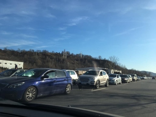 Polițiștii anunță deja aglomerație pe Valea Prahovei vineri dimineață, după ce cu o zi în urmă coloana de mașini s-a întins pe zeci de kilometri