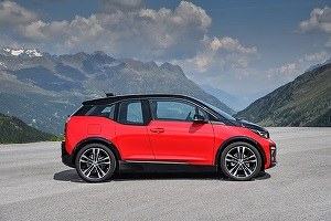 BMW refuză să treacă la platforme exclusive pentru vehicule electrice, așa cum au făcut Audi sau Mercedes