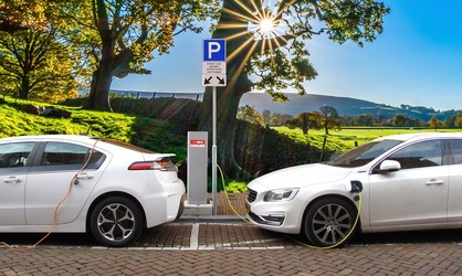 UE aprobă ajutorul de stat de 53 milioane euro pentru firmele care investesc în stații de încărcare electrice în România