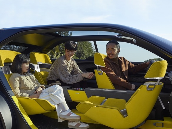 VIDEO & FOTO Renault a prezentat Morphoz - mașina care se lungește în funcție de nevoile proprietarului