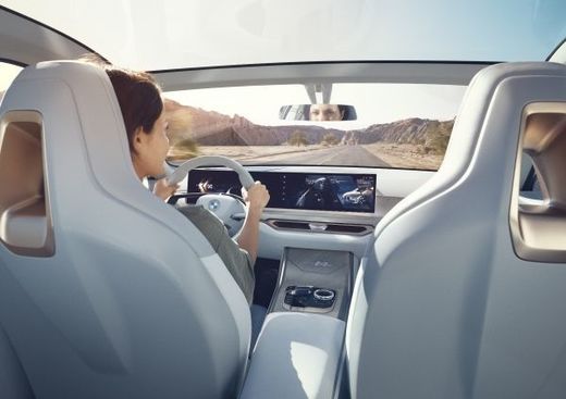 FOTO BMW prezintă Concept i4 și lansează un nou logo ce va fi folosit pe mașini
