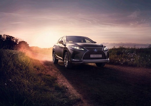 FOTO Lexus lansează RX facelift în România, mai scump cu 7.000 de euro