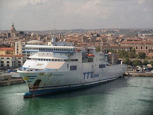 India interzice intrarea în porturile sale a tuturor pacheboturilor străine de teama răspândirii coronavirusului