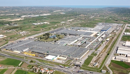 Fiat a negociat cu sindicatele redeschiderea uzinelor din Italia