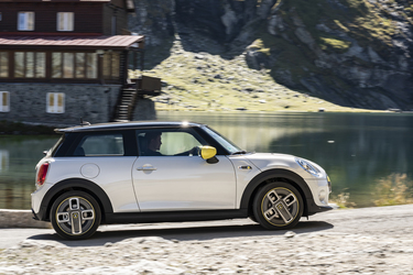 FOTO MINI Cooper electric, lansat pe piața locală în plină pandemie, românii au făcut deja comenzi
