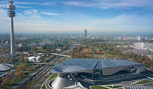 FOTO BMW Welt, cel mai mare showroom al mărcii din lume, va fi redeschis