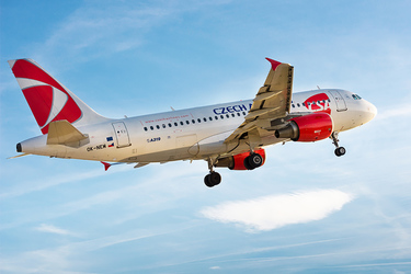 Czech Airlines reia zborurile spre România. Măștile - obligatorii, fără plăți cu numerar la bord