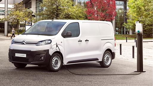 PSA Group și-a prezentat noile versiuni electrice ale vanurilor Expert, Jumpy și Vivaro