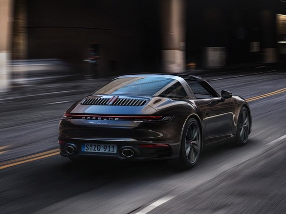 VIDEO & FOTO Porsche a lansat noul 911 Targa, cea mai extravagantă caroserie, cu un preț de 134.000 de euro