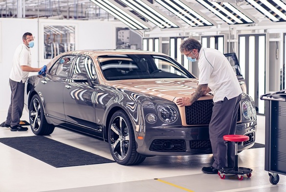 FOTO Bentley a fabricat ultimul Mulsanne, limuzina ultra-luxoasă asamblată în doar 7.300 de exemplare timp de 10 ani