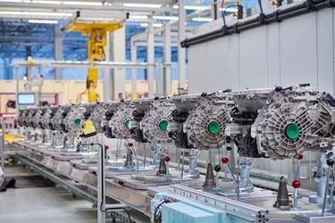 BMW a demarat la Dingolfing producția pentru noile propulsii integrate eDrive