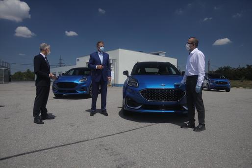VIDEO & FOTO Klaus Iohannis a testat Ford Puma, la uzina din Craiova. “Mi-a plăcut mașina!”. Ford anunță o nouă investiție