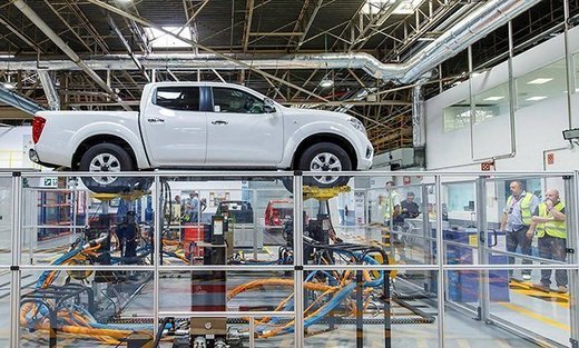 După negocieri de zeci de ore, Nissan amână închiderea uzinei din Barcelona