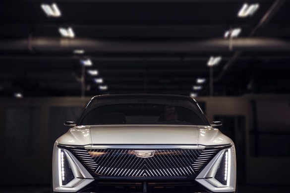 FOTO & VIDEO Marca de lux a GM, Cadillac, a prezentat primul automobil electric