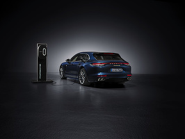 FOTO Porsche a prezentat noul hybrid Panamera și cel mai puternic motor din gamă, Turbo S. Clienții din România pot deja comanda noile motorizări