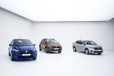 FOTO & VIDEO Premieră mondială: Dacia lansează noile Sandero, Logan și Sandero Stepway, cu un design modern și fără motoare diesel