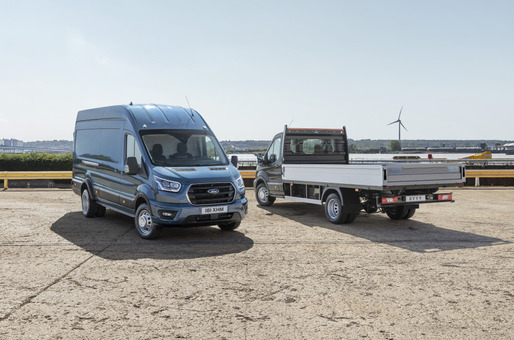 Ford a lansat noul Transit de 5 tone, în două variante: furgonetă sau cabină cu șasiu