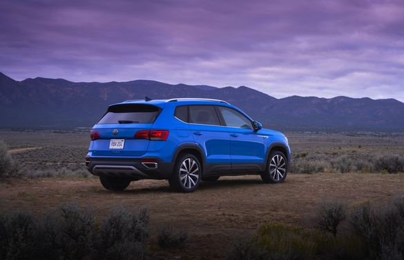 FOTO&VIDEO Volkswagen lansează noul SUV compact Taos și versiuni hibrid plug-in pentru Touareg