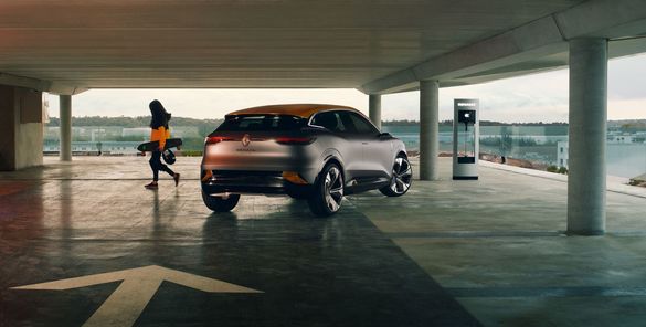 FOTO Renault Megane eVision, crossover sau hatchback electric? „Am încălcat regulile, acesta este doar începutul”