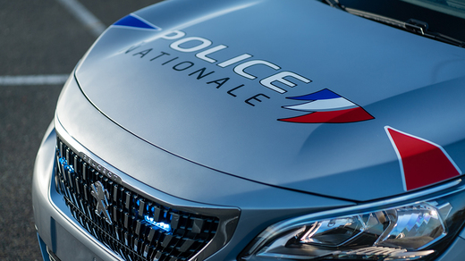 FOTO Poliția și jandarmeria franceză își cumpără SUV-uri PEUGEOT 5008. Și Poliția din România și-a cumpărat anul acesta, pentru prima dată, SUV-uri destinate activităților operative