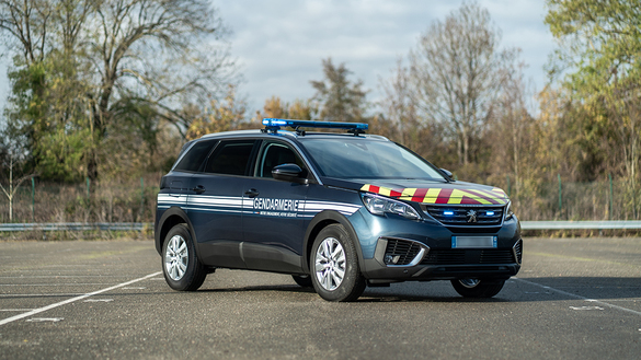 FOTO Poliția și jandarmeria franceză își cumpără SUV-uri PEUGEOT 5008. Și Poliția din România și-a cumpărat anul acesta, pentru prima dată, SUV-uri destinate activităților operative